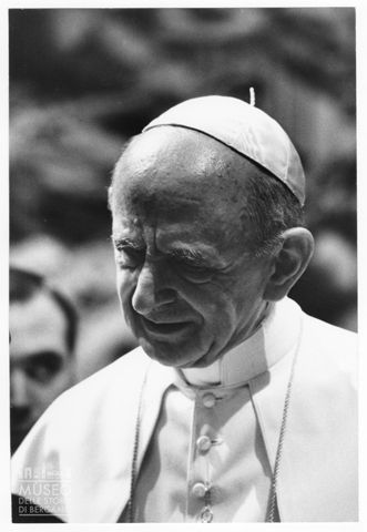 Ritratto di papa Paolo VI durante un'udienza generale nell'Aula Paolo VI in Vaticano