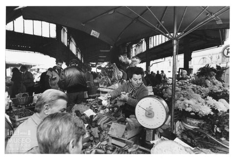 Scena di mercato a Torino