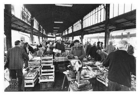 Scena di mercato a Torino