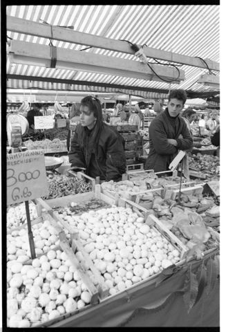 Scena di mercato a Torino