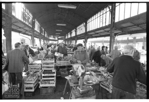 Scena di mercato a Torino