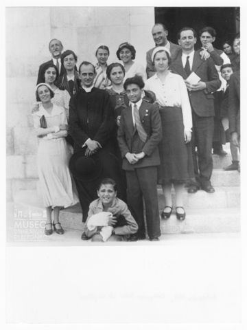 Ritratto di gruppo con monsignor Giovanni Battista Montini in occasione del Congresso FUCI di Cagliari nel settembre 1932