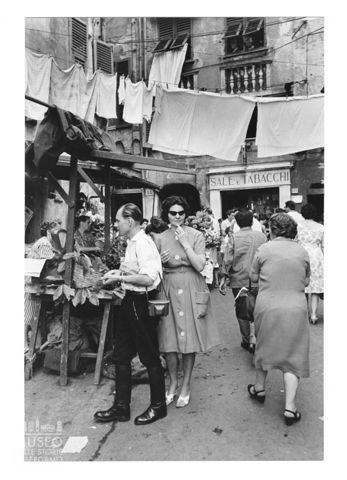 Scena di vita quotidiana a Genova