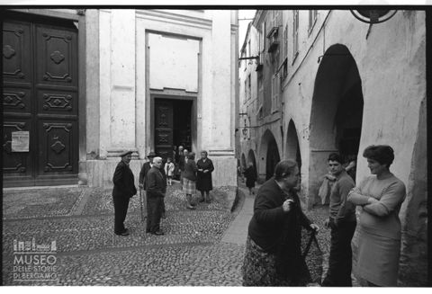 Scena di vita quotidiana a Taggia