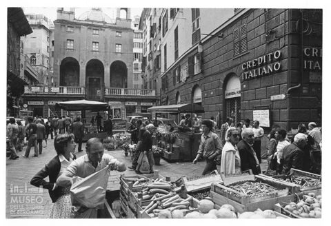 La piazza Banchi a Genova