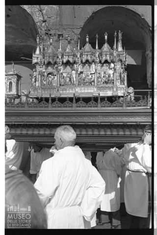 L'Arca delle ceneri del Battista durante la processione di San Giovanni a Genova