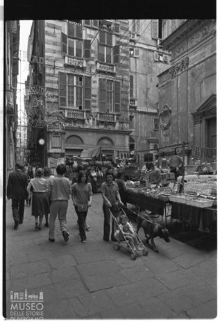 Scena di vita quotidiana a Genova