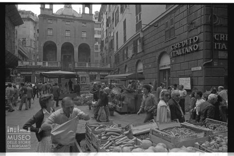 La piazza Banchi a Genova