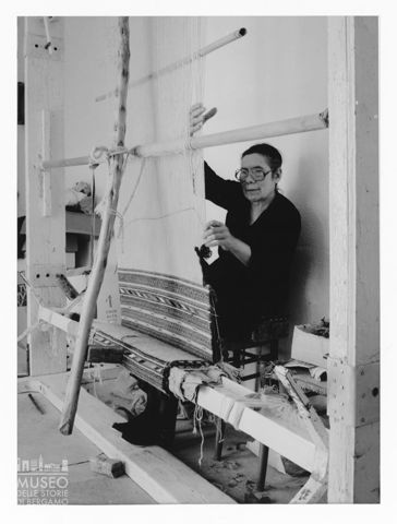 Artigiana al telaio a Nule