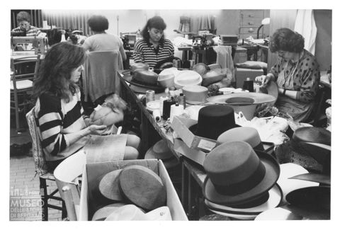 Laboratorio artigianale di cappelli a Campi Bisenzio