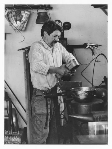 La bottega del ramaio Bruno Voltolini a Tezze, frazione di Grigno
