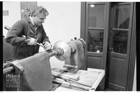 Laboratorio di tornitura a Cantù
