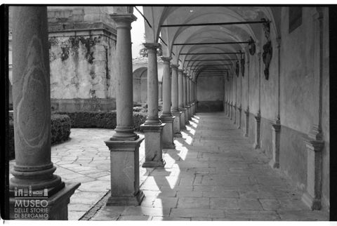 Scorcio del portico di San Lorenzo a Chiavenna