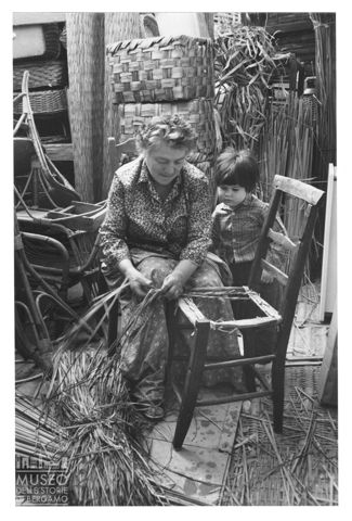 Impagliatura di sedie a Lugo