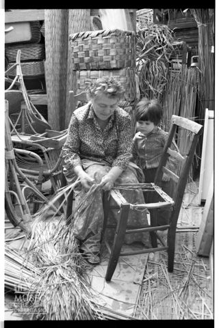 Impagliatura di sedie a Lugo