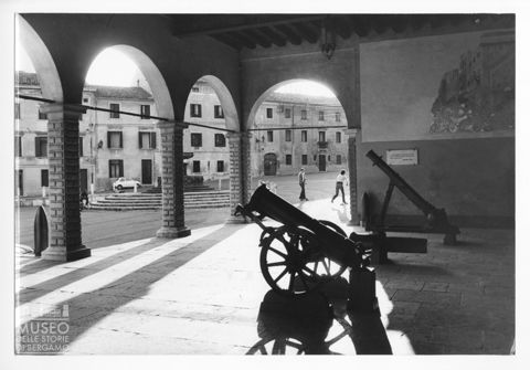 Il portico del Museo della Battaglia di Vittorio Veneto a Vittorio Veneto