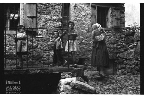 Scena di vita quotidiana in Val Masino