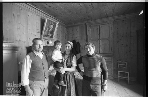 Ritratto di gruppo in interno a Grosio