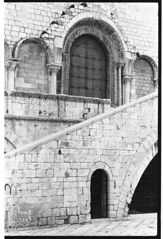 Particolare della facciata della cattedrale di San Nicola Pellegrino a Trani