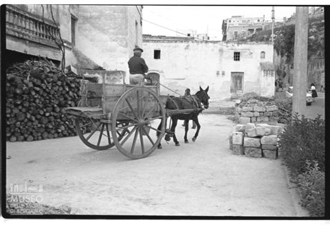 Scena di vita quotidiana a Grottaglie
