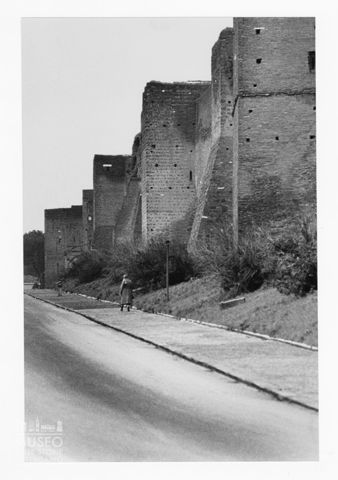Scorcio delle Mura Aureliane a Roma