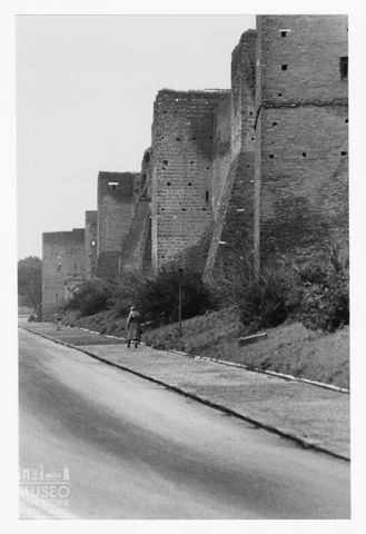 Scorcio delle Mura Aureliane a Roma