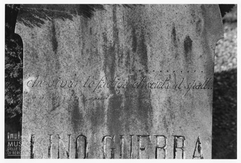 Lapide nel cimitero di Zagonara