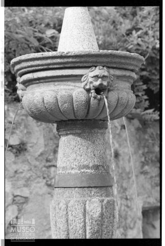 Fontana di piazza San Pietro a Chiavenna