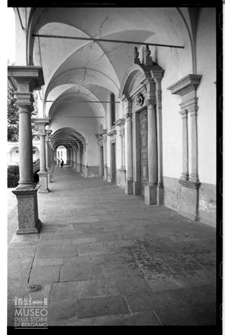 Scorcio del portico di San Lorenzo a Chiavenna