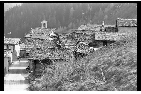 Scorcio di un borgo in Valchiavenna