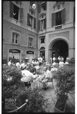 Scena di vita quotidiana a Modena