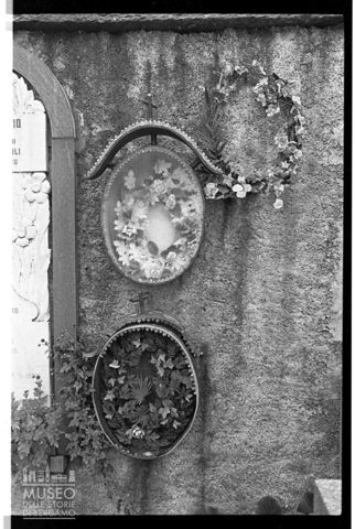Nel cimitero di Rogolo
