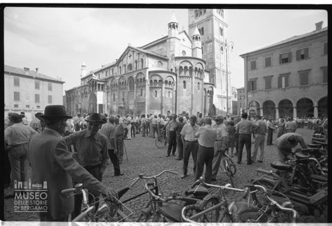 Il fianco del Duomo di Modena