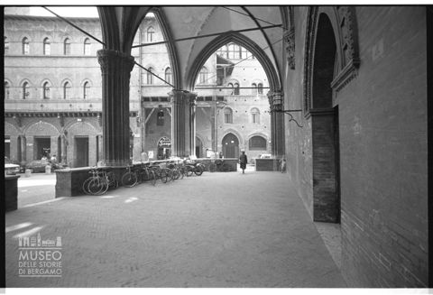 Il Palazzo della Mercanzia a Bologna