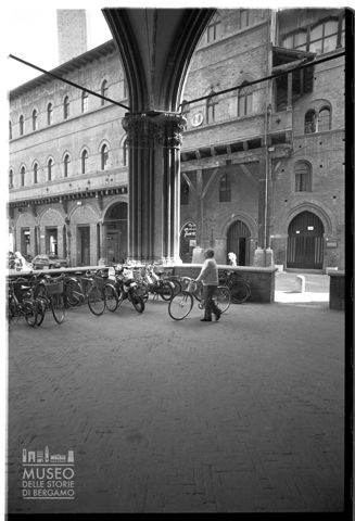 Il Palazzo della Mercanzia a Bologna