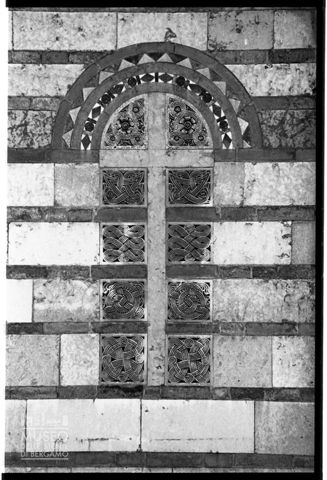 Particolare della facciata della basilica del Sepolcro a Bologna