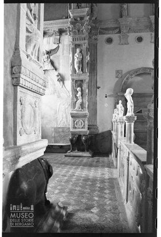 L'interno del Tempio Malatestiano a Rimini