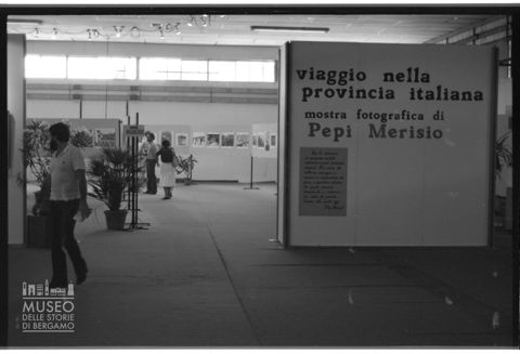 L'allestimento della mostra di Pepi Merisio 