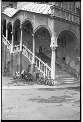 Lo scalone d'onore del Palazzo Municipale di Ferrara