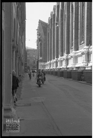 Il fianco della Basilica di San Petronio a Bologna