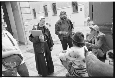 Una suora tra i giovani a Bologna