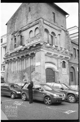 La Casa dei Crescenzi a Roma