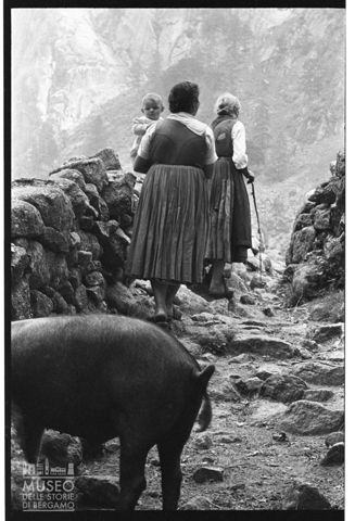 Scena di vita quotidiana in Val di Mello