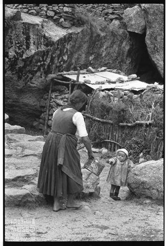 Scena di vita quotidiana in Val di Mello