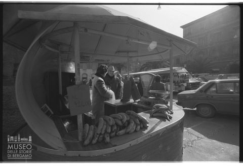 Mercato in piazza Roma ad Ascoli Piceno