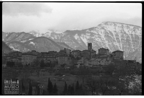 Veduta di un borgo marchigiano