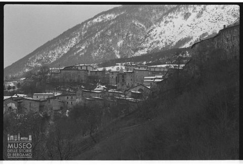 Veduta di un borgo marchigiano