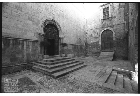 Sagrato della chiesa di Sant'Angelo Magno ad Ascoli Piceno