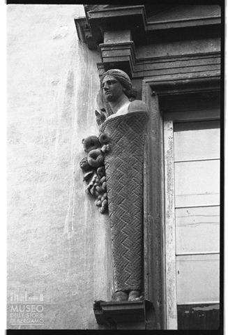 Cariatide di Palazzo Lenti-Gallo ad Ascoli Piceno