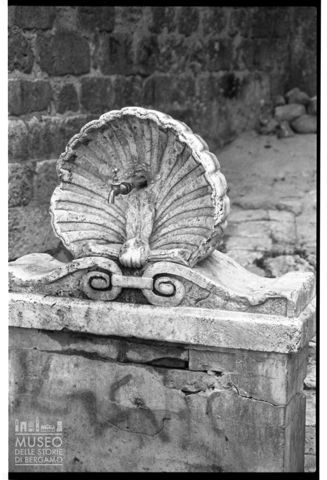 Dettaglio di fontana ad Ascoli Piceno